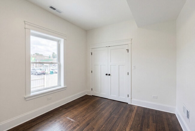 Building Photo - 511 S Lombard Ave