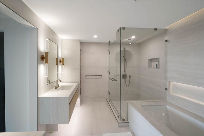 Building Photo - 900 N Ocean Blvd