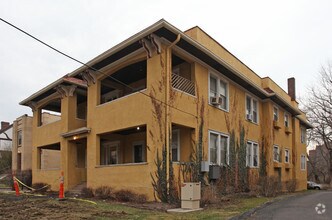 Building Photo - 3027 Clifton Ave