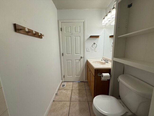 Building Photo - 955 Auburnview Dr