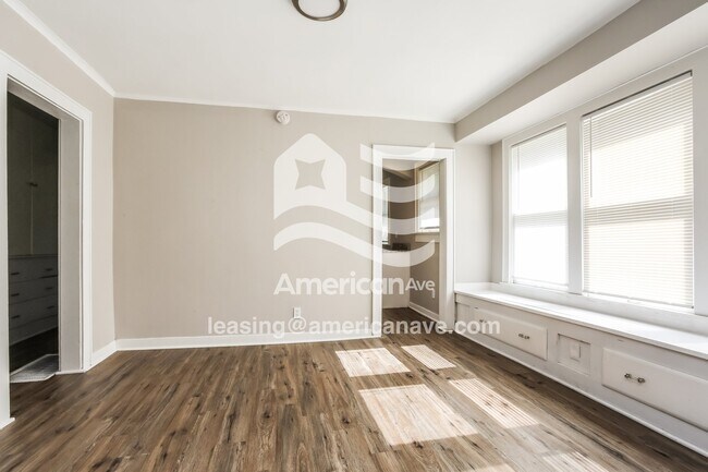 Building Photo - 1520 E 42nd St