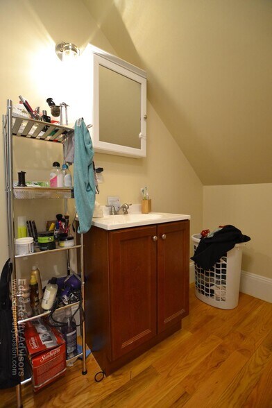 Building Photo - 36 Atkins St