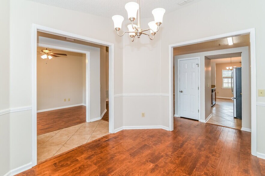 Building Photo - 12251 Rochford Ln