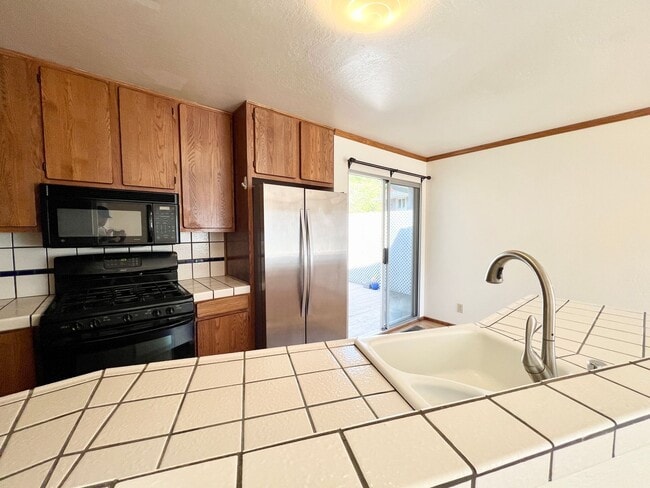 Building Photo - Spacious 4-Bed, 3-Bath Single-Family Home ...