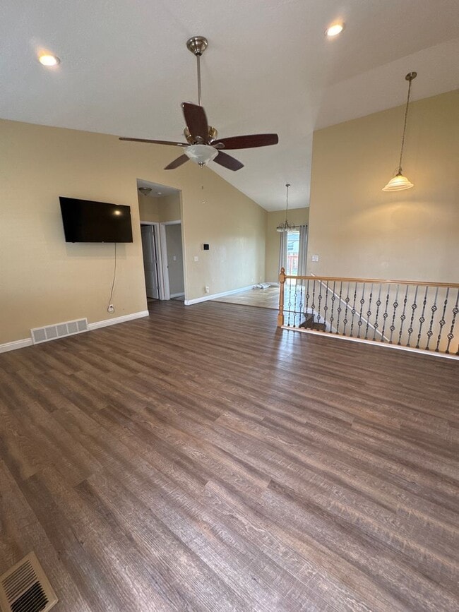 Building Photo - Beautiful 6 bedroom Single Family Home