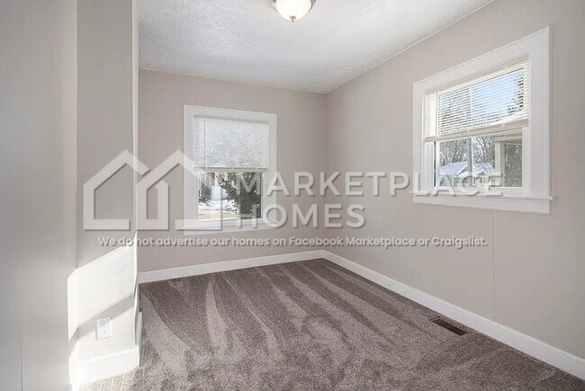 Building Photo - 408 S Clemens Ave