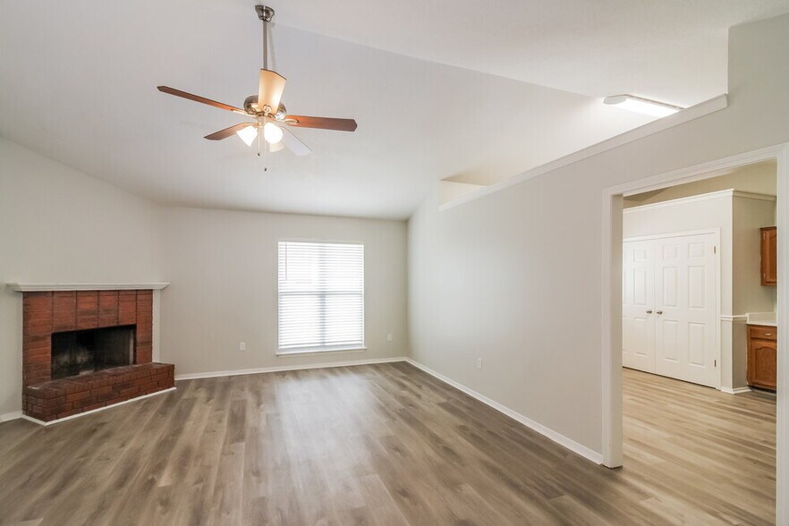Building Photo - 7095 Brandee Dr