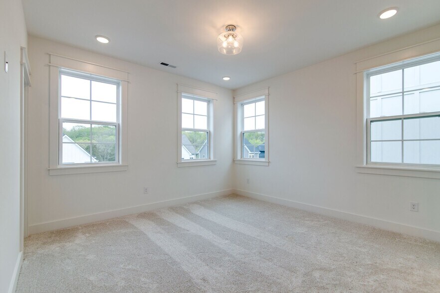 Building Photo - 226 Sounder Cir