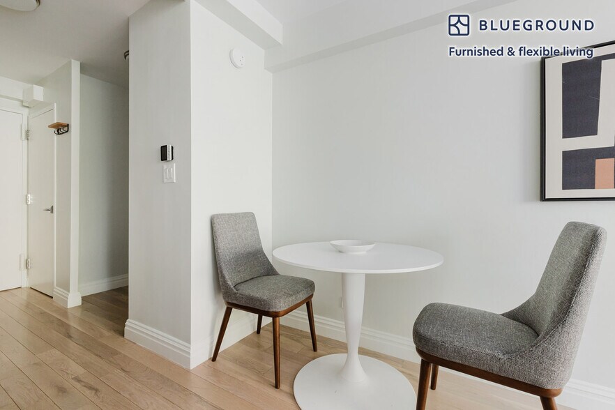 Building Photo - 340 E 51st St