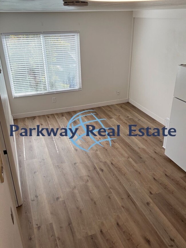 Building Photo - Penthouse Condo in 55+ Community