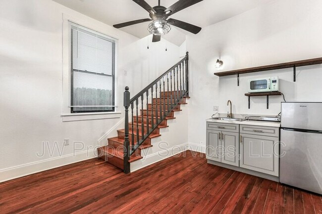 Building Photo - 2120 New Orleans St