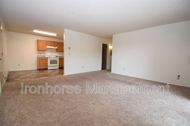 Building Photo - 811 W Villard St