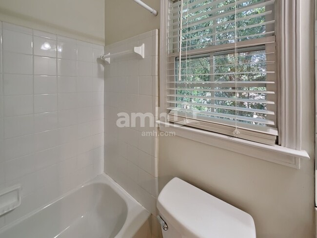 Building Photo - 956 Chippewa Oak Dr