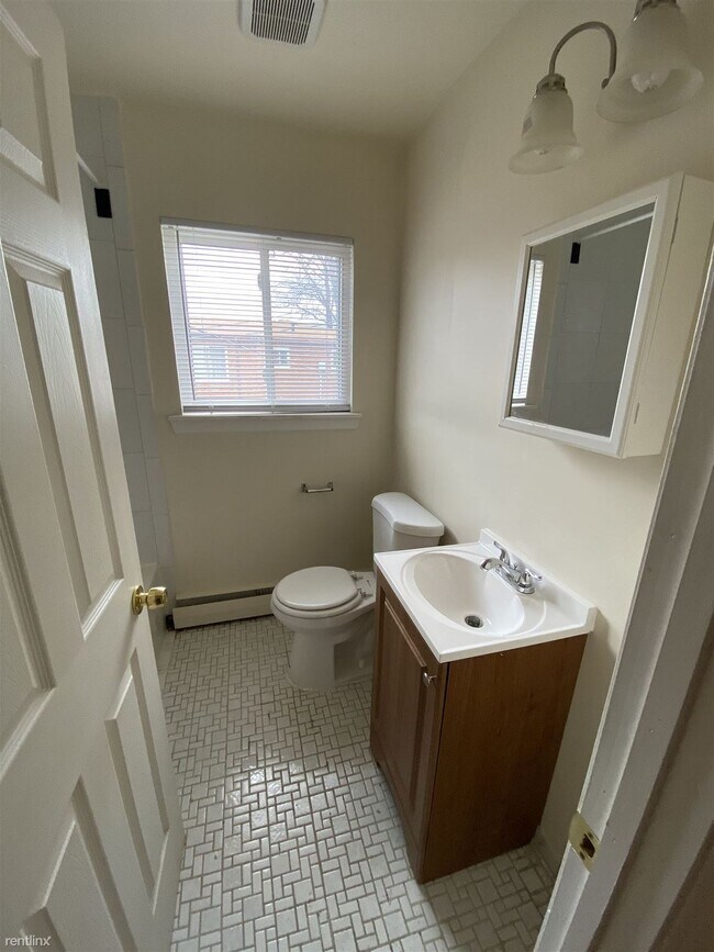 Building Photo - 17161 Denver St