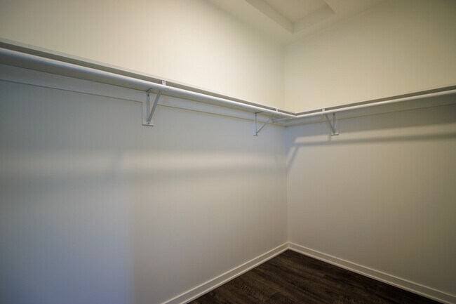 Building Photo - 1920 Edwards St