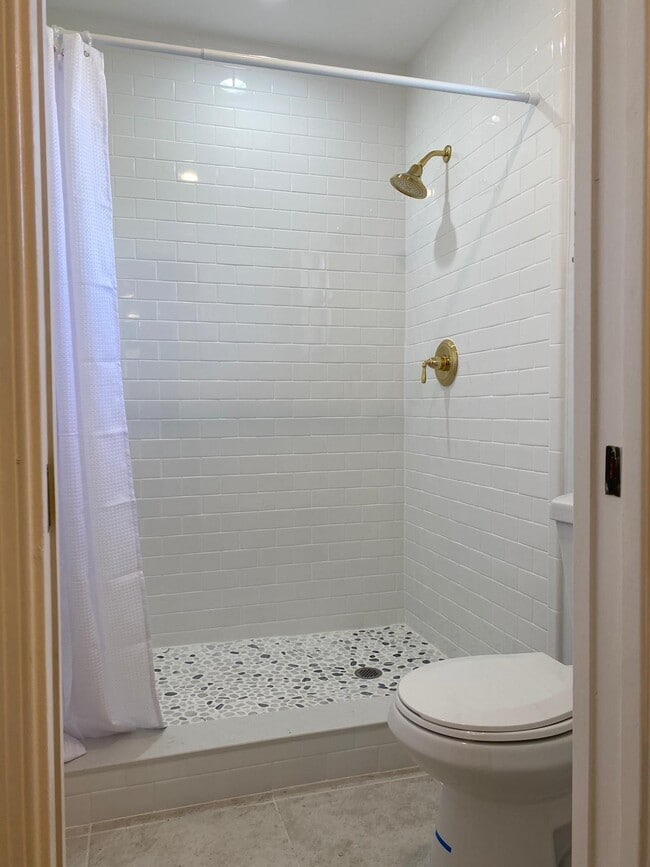 Building Photo - 9973 Three Lakes Cir