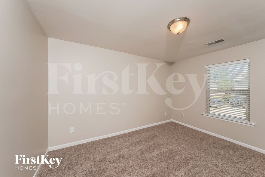 Building Photo - 145 Briar Ridge Ln