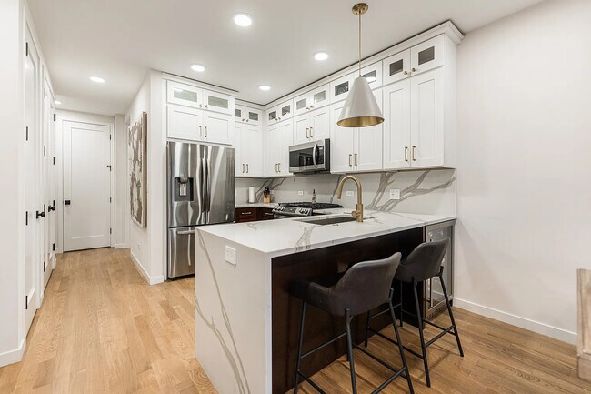 Building Photo - 1703 W Chicago Ave