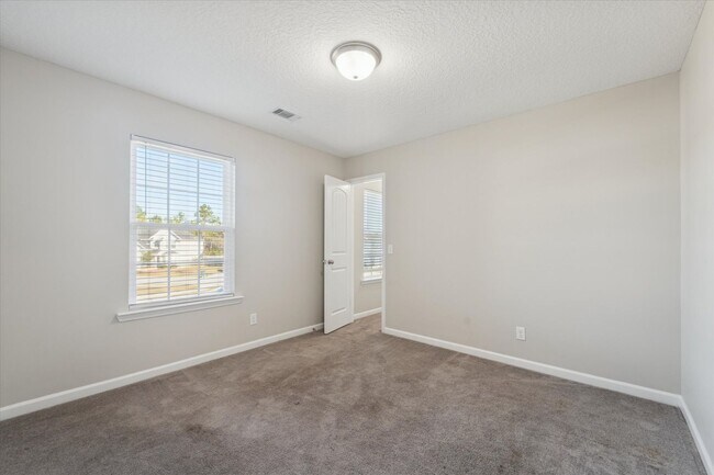 Building Photo - AVAILABLE NOW! (Pet Friendly)