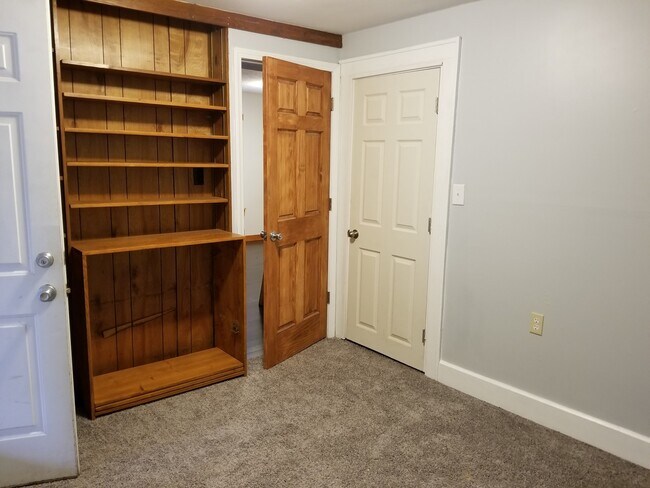 Building Photo - Great 3 bed 2 bath home!! AVAILABLE AUGUST 2027!