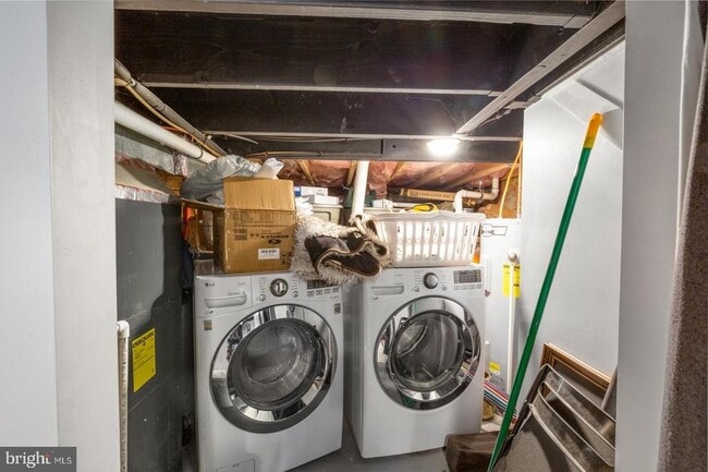 Building Photo - 2531 Collins St