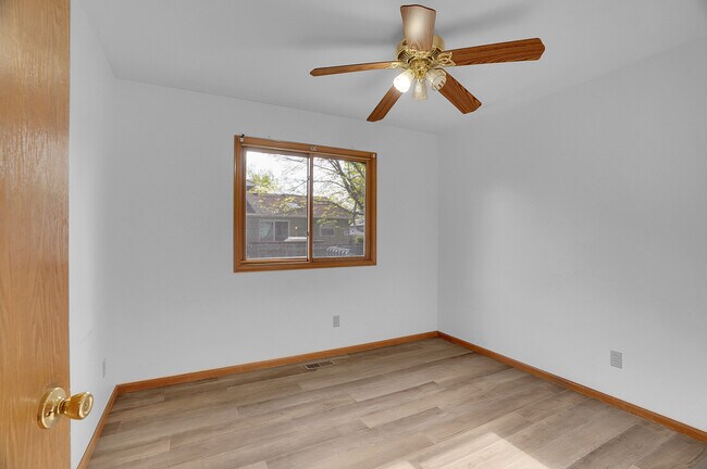 Building Photo - 866 S Buckeye Dr