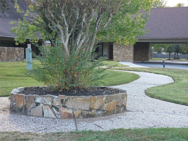 Building Photo - 427 Vane Way