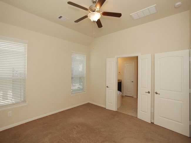 Building Photo - 15 Sawbridge Cir