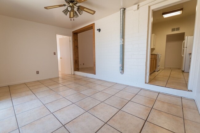 Building Photo - 4 Bedroom, 1½ Bath Home with Central A/C, ...