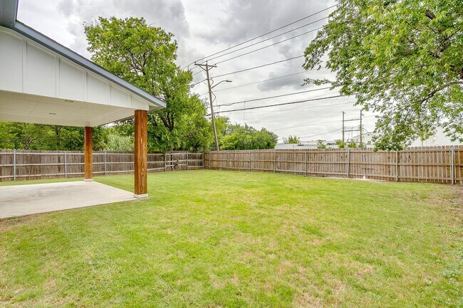 Building Photo - 3817 Winfield Ave