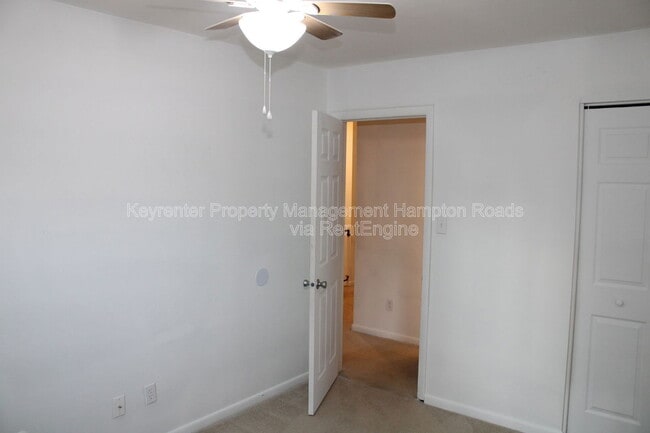 Building Photo - 5776 W Hastings Arch