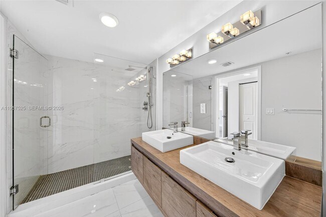 Building Photo - 400 Sunny Isles Blvd