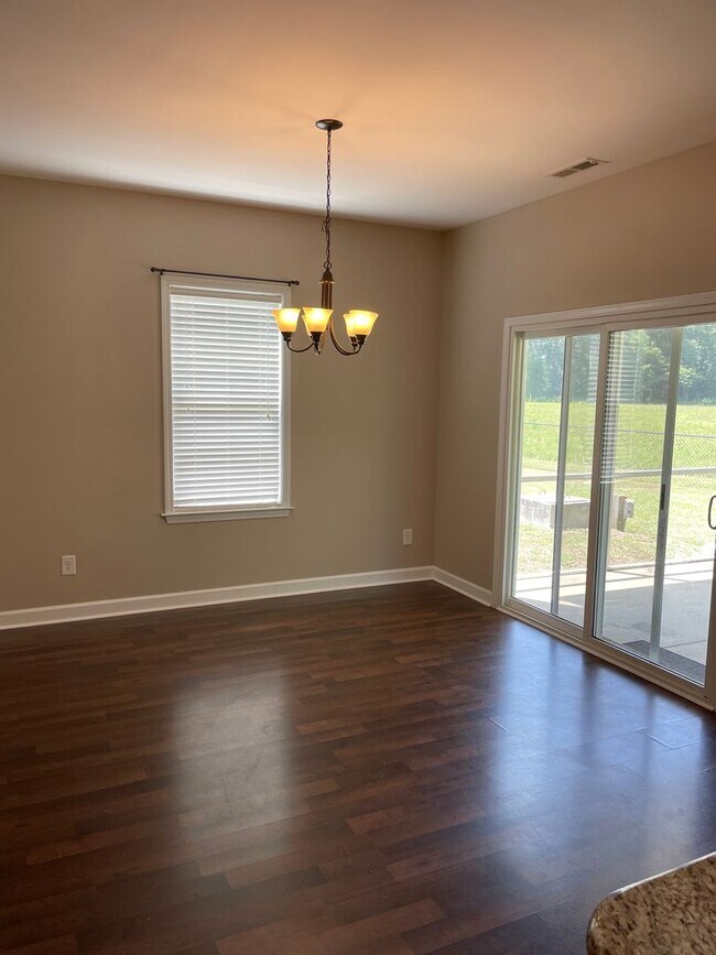 Building Photo - 103 Dartha Ct