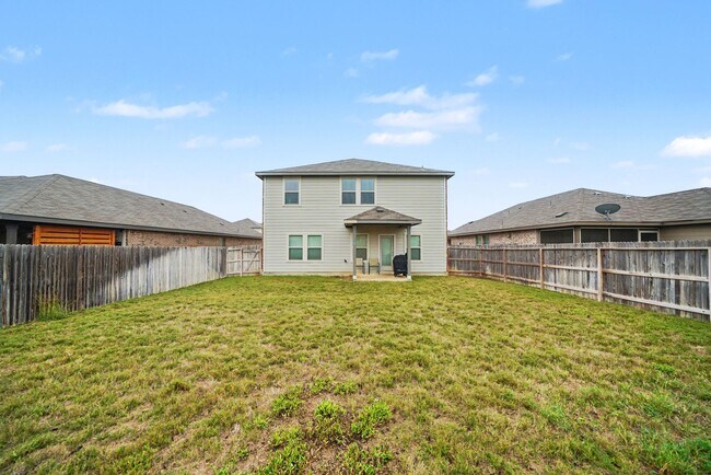 Building Photo - Stylish & Spacious 5-Bed in Prime Schertz Location! - Realtor Commission: $500