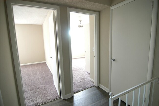 Building Photo - 2 Bedroom / 1.5 Bathroom Townhome in Madison Available Now!