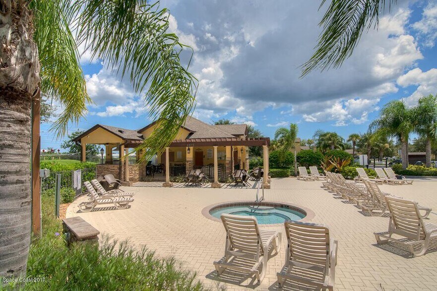 Hoa Spa - 4590 Radiant Way
