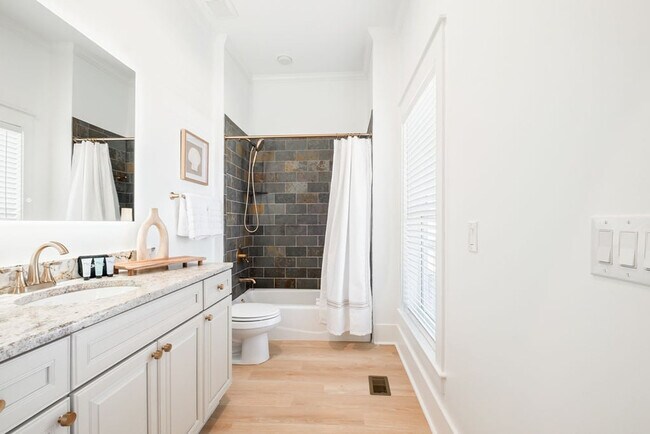 Building Photo - 22022 Front Beach Rd