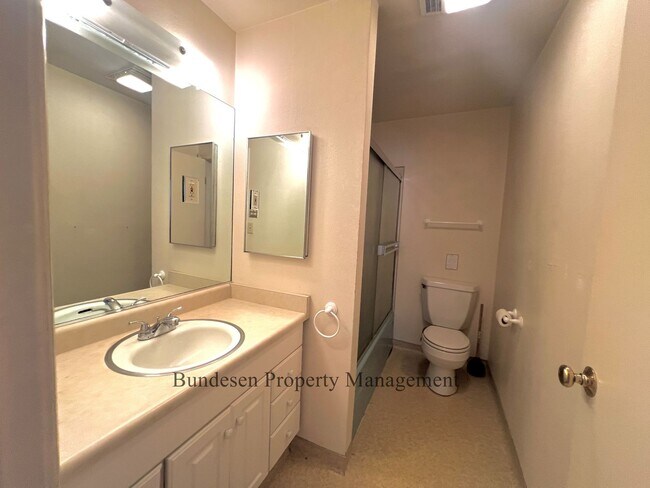 Building Photo - Charming Country Property
