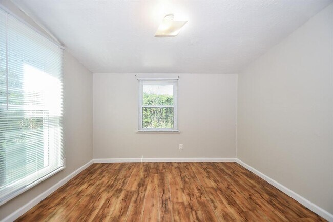 Building Photo - 15063 Woodforest Blvd