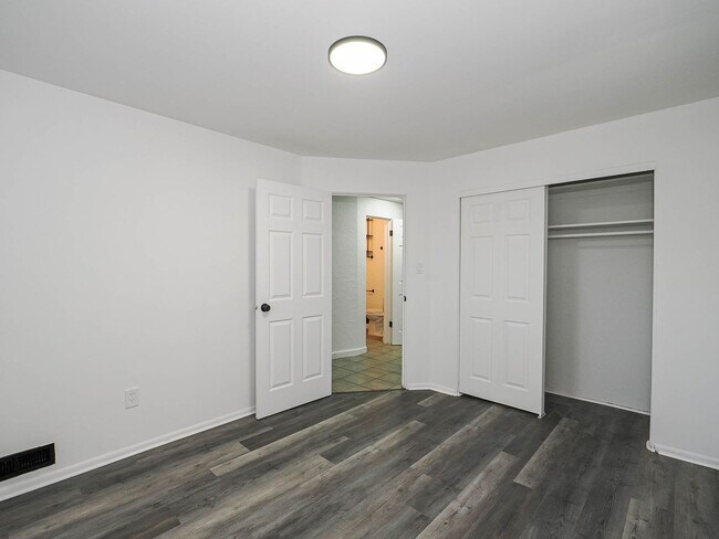 Building Photo - 3725 S 200 E
