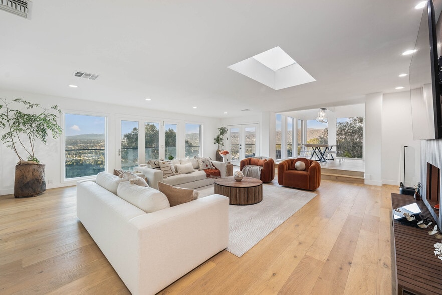 Living Room - 3541 Multiview Dr