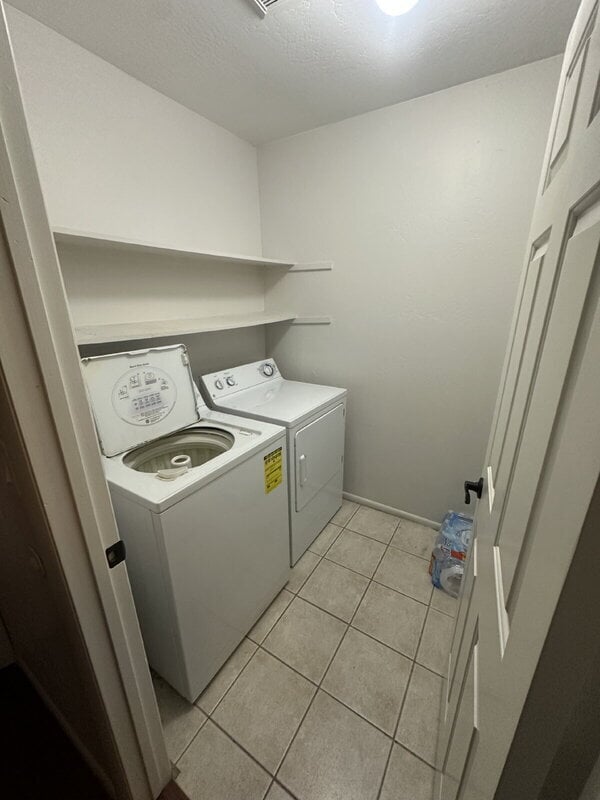 Building Photo - 7807 S Kachina Dr