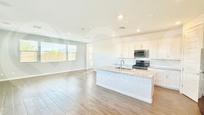 Building Photo - 708 N Bay Dr