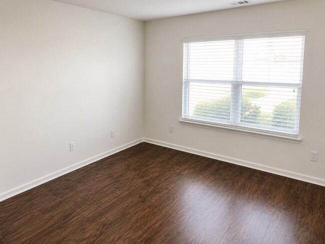 Building Photo - 8 Milsbury Ln