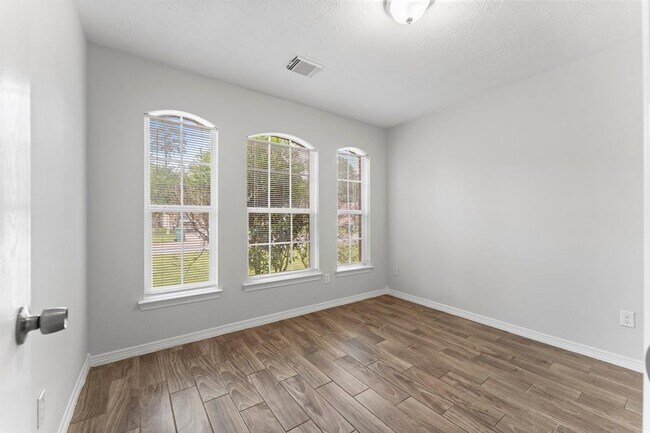 Building Photo - 5041 Willow Point Dr
