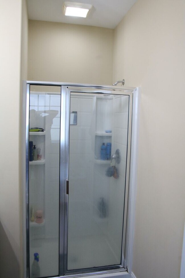 Building Photo - 4 Bdr/2.5 Bth 2048 sqft- Bradley Point - Savannah GA