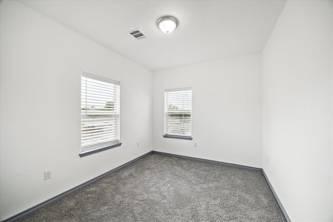 Building Photo - 10209 Ashville Dr