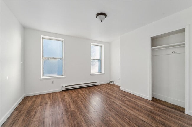 Building Photo - 2 Bedroom House North Philly