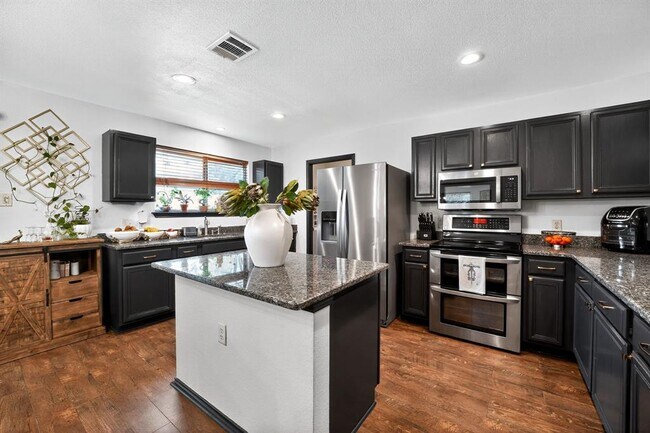 Building Photo - 316 Cliffwood Dr