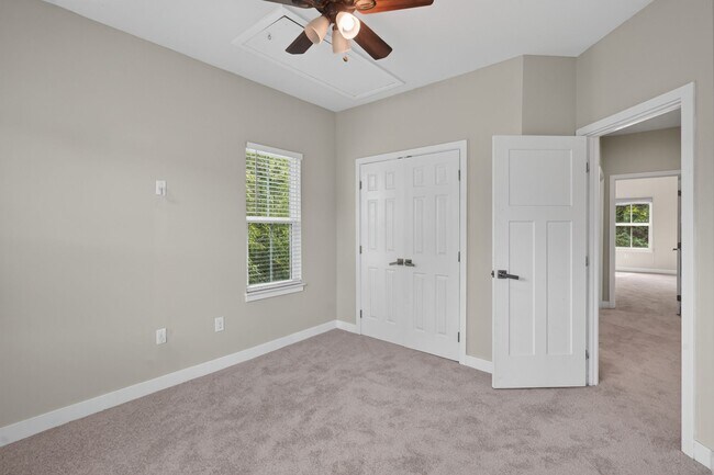 Building Photo - 949 Centurion Cir
